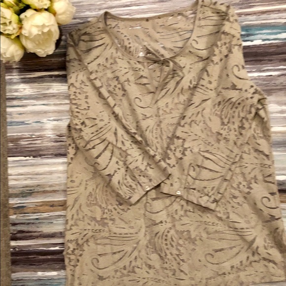 Chico’s beige 3/4 blouse (missing brand tag) - Picture 2 of 2
